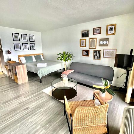 Toronto Bachelor Midtown Apartment Bagian luar foto