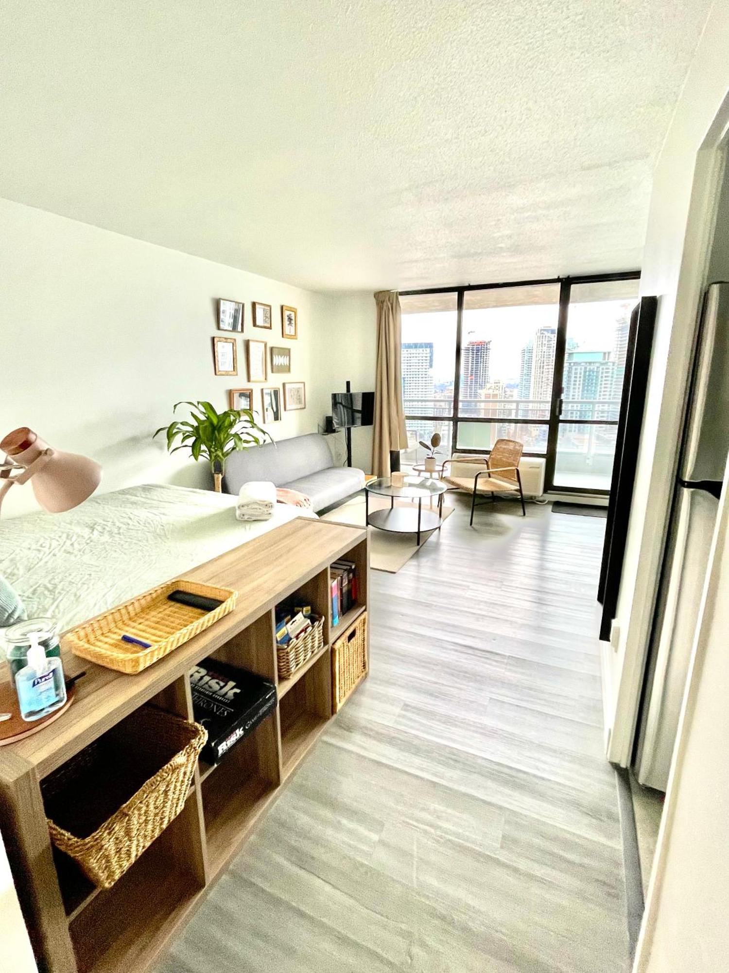 Toronto Bachelor Midtown Apartment Bagian luar foto