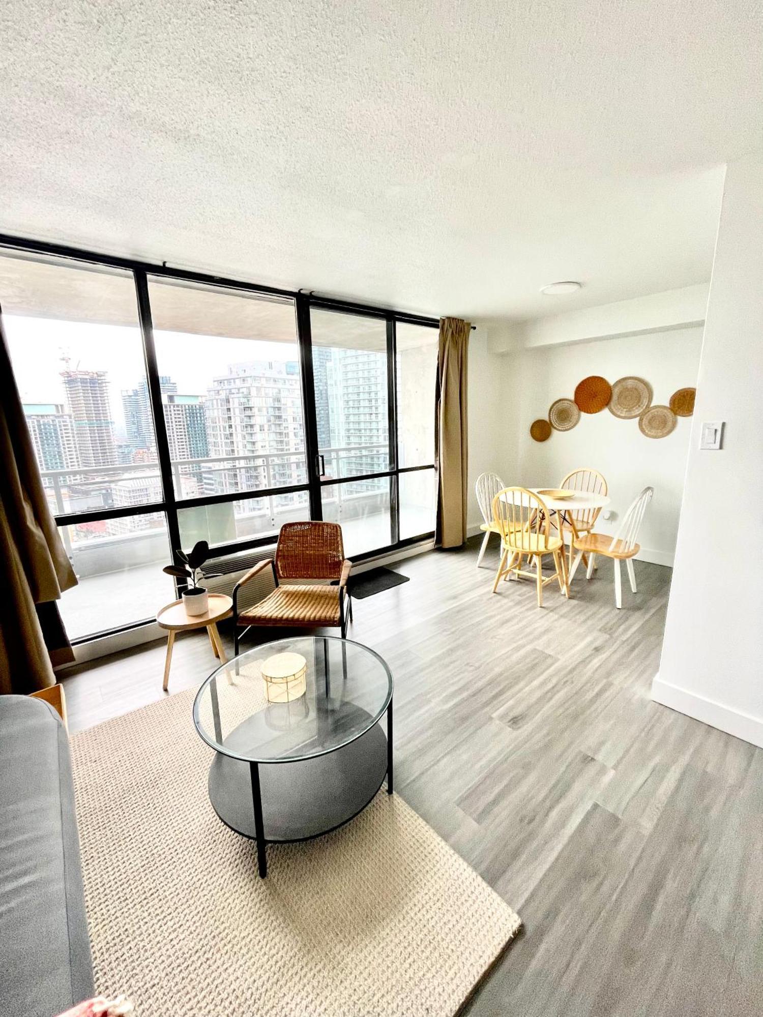 Toronto Bachelor Midtown Apartment Bagian luar foto